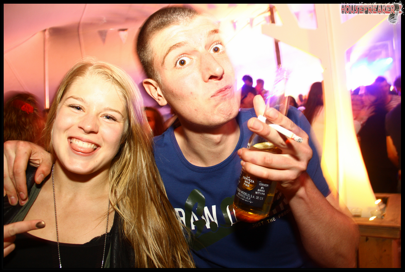 1321x889 pixels (1.343K)